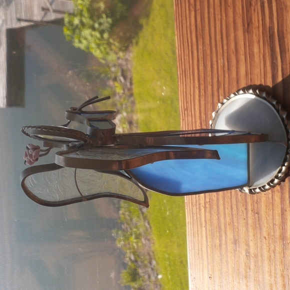 Free standing blue stainglass angel with porcelain roses. - Picture 3 of 5